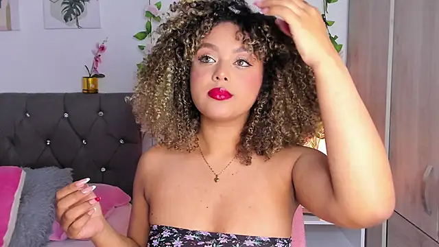 Snapshot of isajonnes18 chatting on October 2025 03:09:02 AM isajonnes18 online show from October 2025 03:09:02 AM