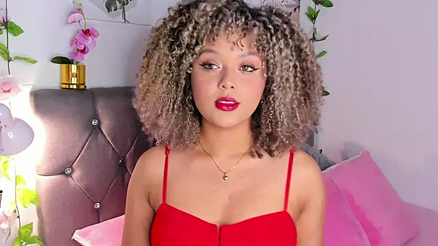 Snapshot of isajonnes18 chatting on October 2025 11:56:02 PM isajonnes18 online show from October 2025 11:56:02 PM