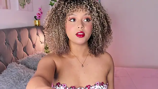 Snapshot of isajonnes18 chatting on October 2025 11:54:02 PM isajonnes18 online show from October 2025 11:54:02 PM