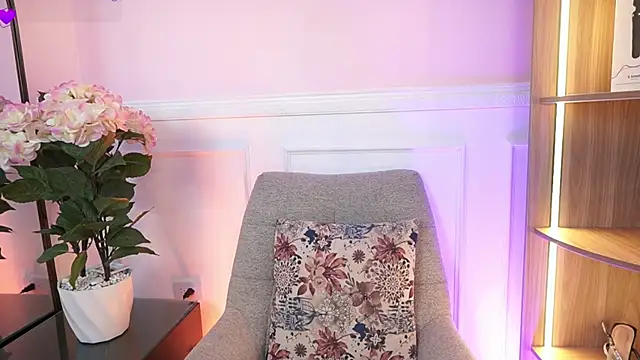 MilaCrave online show from April 2026 11:37:01 AM