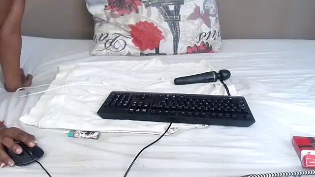 TALLHORNYBEAR online show from October 2025 08:54:02 AM