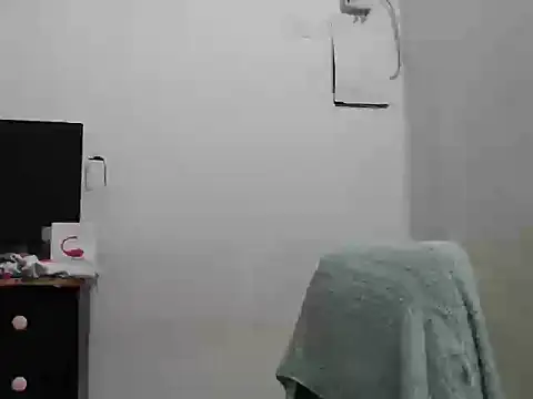 Bratzhot09 online show from October 2025 03:25:01 PM