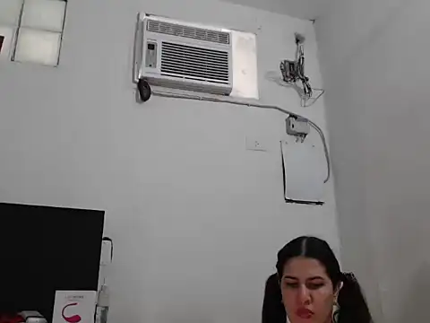 Bratzhot09 online show from November 2025 01:04:02 PM