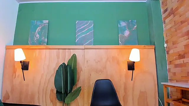 halleylorens online show from February 2026 05:32:01 PM