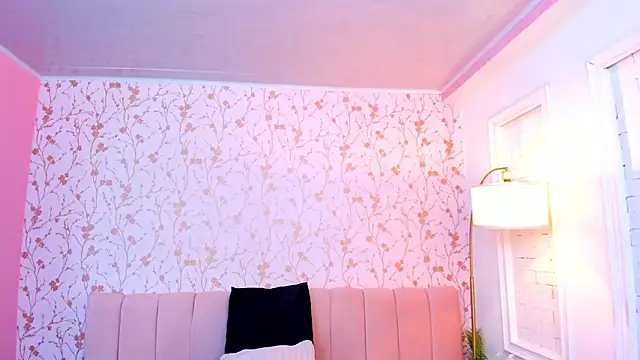 halleylorens online show from July 2026 12:18:02 PM