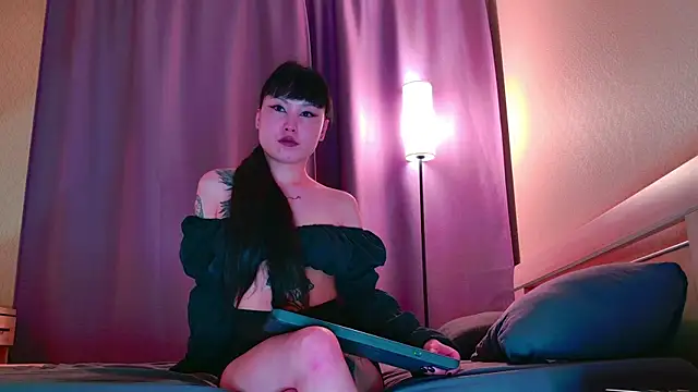 Snapshot of PurpleD1va chatting on June 2026 07:38:02 PM PurpleD1va online show from June 2026 07:38:02 PM