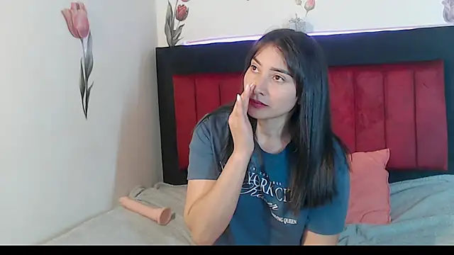 Snapshot of angelyxs chatting on November 2025 08:43:01 PM angelyxs online show from November 2025 08:43:01 PM