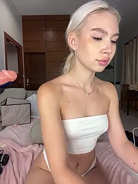 Snapshot of Kiss_Avrora_ chatting on September 2025 03:14:01 PM Kiss Avrora  online show from September 2025 03:14:01 PM