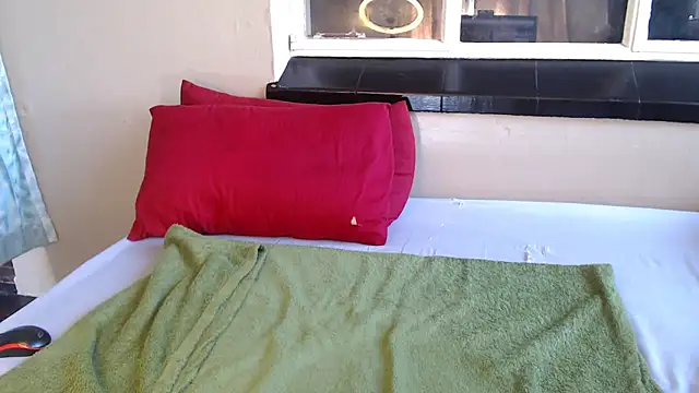 Snapshot of PetiteEbonyBabe chatting on November 2025 07:29:01 AM PetiteEbonyBabe online show from November 2025 07:29:01 AM