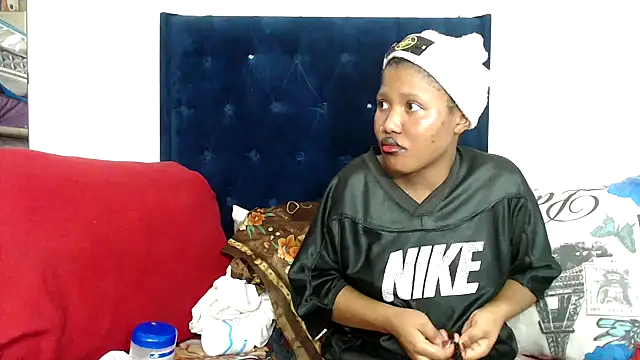 BUNNYCHOWX28 online show from February 2026 07:45:02 PM