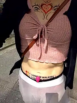 Snapshot of pink-mai chatting on September 2025 01:06:02 AM pink-mai online show from September 2025 01:06:02 AM