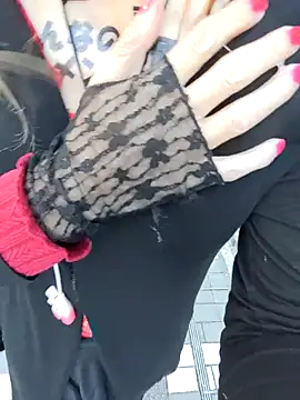 pink-mai online show from November 2025 11:59:01 PM