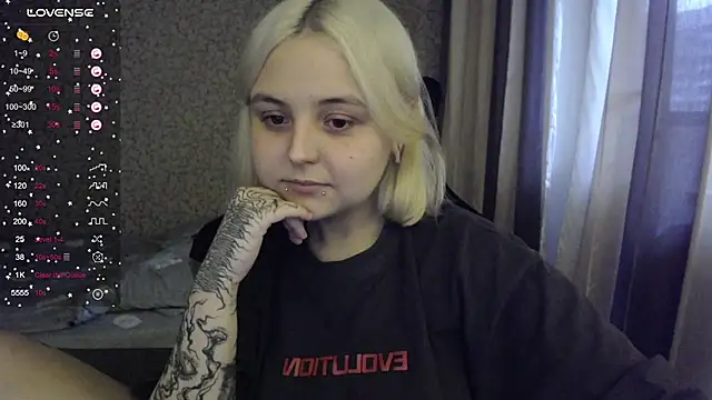 Snapshot of vendymories chatting on September 2025 03:45:01 PM vendymories online show from September 2025 03:45:01 PM