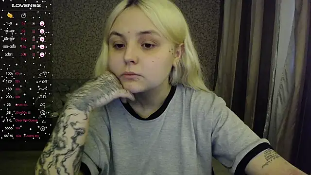 Snapshot of vendymories chatting on October 2025 11:32:02 AM vendymories online show from October 2025 11:32:02 AM