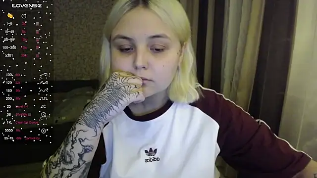 Snapshot of vendymories chatting on October 2025 11:05:02 PM vendymories online show from October 2025 11:05:02 PM