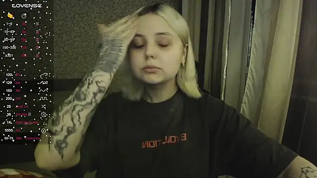 Snapshot of vendymories chatting on November 2025 02:43:02 AM vendymories online show from November 2025 02:43:02 AM