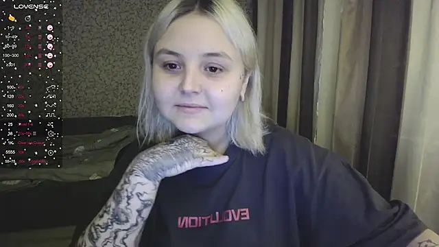 Snapshot of vendymories chatting on November 2025 02:56:02 AM vendymories online show from November 2025 02:56:02 AM