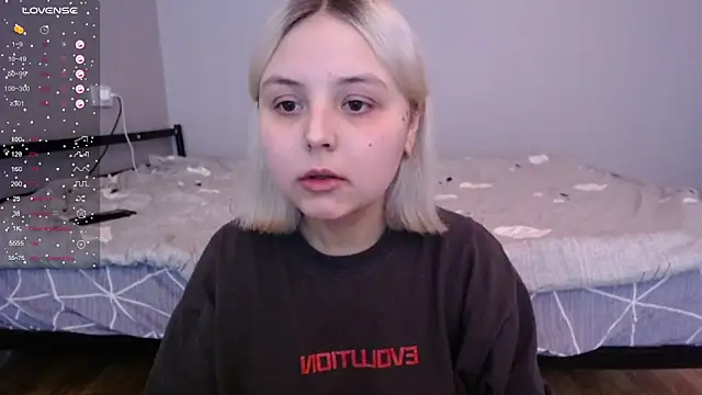 Snapshot of vendymories chatting on December 2025 05:40:02 PM vendymories online show from December 2025 05:40:02 PM