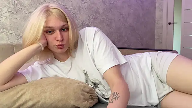 Snapshot of evelina228 chatting on October 2025 07:11:01 AM evelina228 online show from October 2025 07:11:01 AM