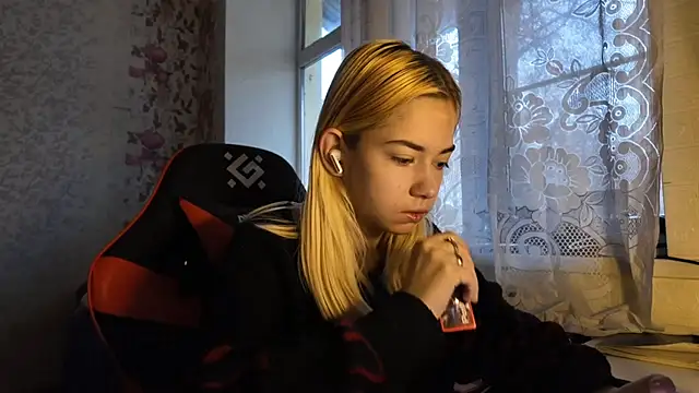 Witching Moon online show from November 2025 07:35:02 AM