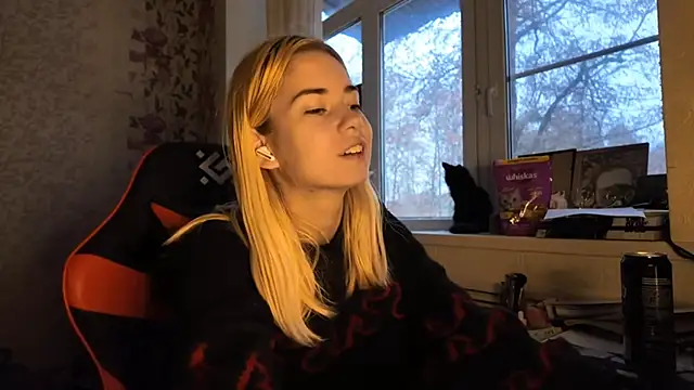 Witching Moon online show from December 2025 07:05:01 AM