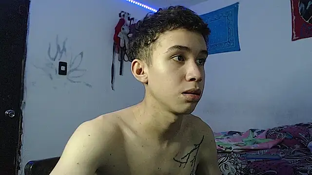 whiteboy69902 online show from October 2025 06:19:02 PM