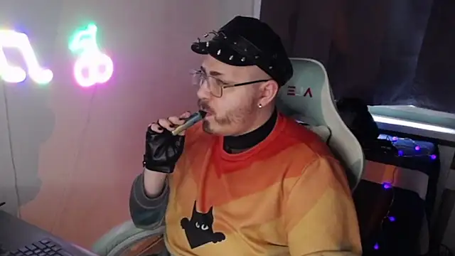 Snapshot of FabianKinky chatting on October 2025 08:28:01 AM FabianKinky online show from October 2025 08:28:01 AM