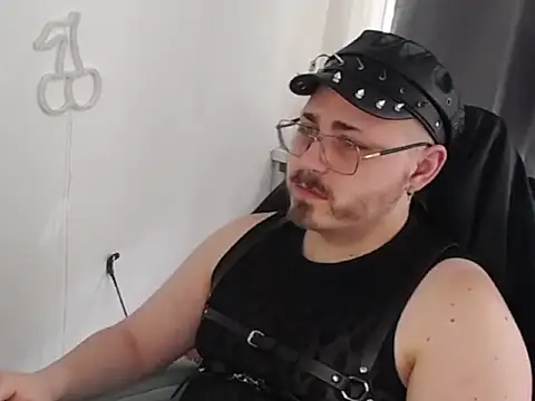 Snapshot of FabianKinky chatting on October 2025 12:28:01 PM FabianKinky online show from October 2025 12:28:01 PM