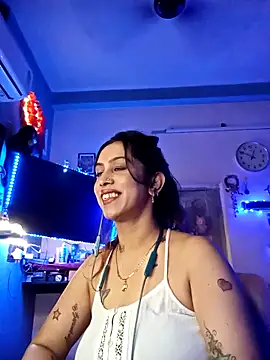 Snapshot of Love_Beauty01 chatting on February 2026 06:52:01 PM Love Beauty01 online show from February 2026 06:52:01 PM