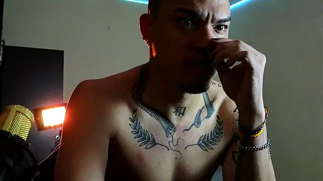 AlphaMasterXxx online show from November 2025 01:06:01 PM