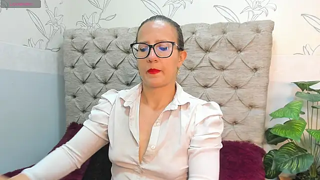 Snapshot of Saraa_Marrison_ chatting on October 2025 11:40:02 PM Saraa Marrison  online show from October 2025 11:40:02 PM