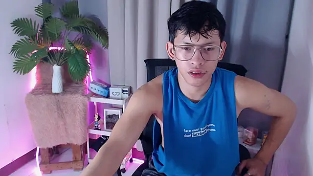 Snapshot of pinkcock_froi2305 chatting on December 2025 02:17:02 AM pinkcock froi2305 online show from December 2025 02:17:02 AM