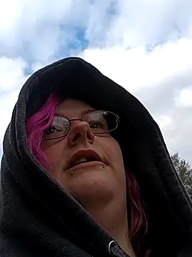 Snapshot of PainPriness chatting on November 2025 08:19:02 PM PainPriness online show from November 2025 08:19:02 PM