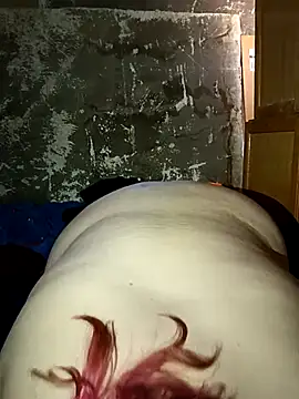 Snapshot of PainPriness chatting on November 2025 04:06:01 PM PainPriness online show from November 2025 04:06:01 PM