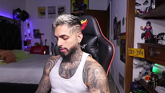 logan hugh8 online show from April 2026 08:03:01 PM