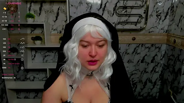 Snapshot of HelenHartt chatting on October 2025 01:53:02 AM HelenHartt online show from October 2025 01:53:02 AM