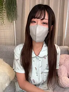 emiiiii1001 online show from November 2025 02:46:02 AM