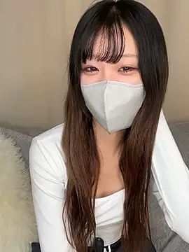 emiiiii1001 online show from November 2025 02:10:01 AM