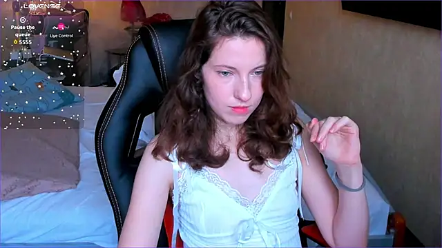 Agata in Wonderland online show from November 2025 11:11:01 AM