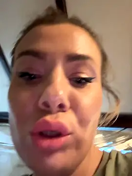 Snapshot of emmasweett11 chatting on September 2025 02:44:02 PM emmasweett11 online show from September 2025 02:44:02 PM