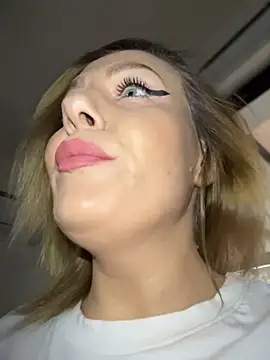 emmasweett11 online show from April 2026 01:59:01 PM