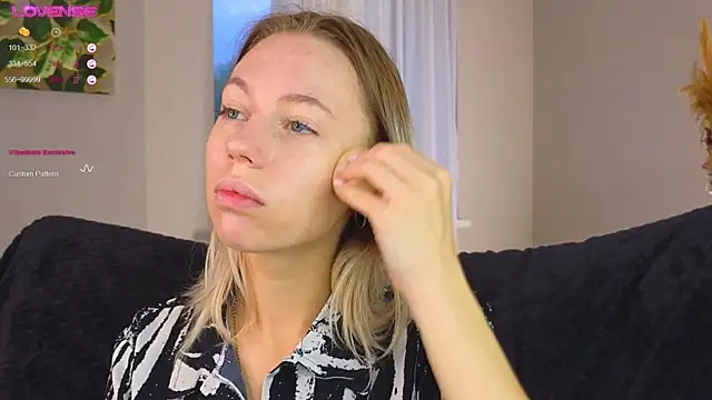 NyxaThorn online show from October 2025 02:38:02 PM