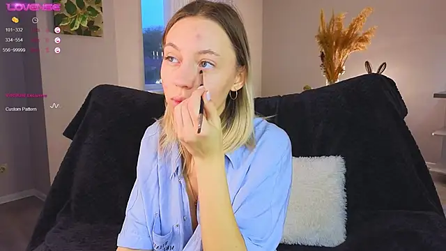 NyxaThorn online show from October 2025 02:40:02 PM