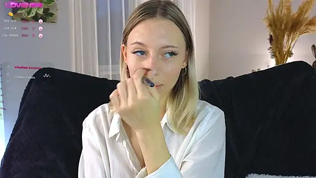 NyxaThorn online show from October 2025 02:39:01 PM