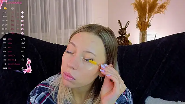 NyxaThorn online show from November 2025 02:39:01 PM