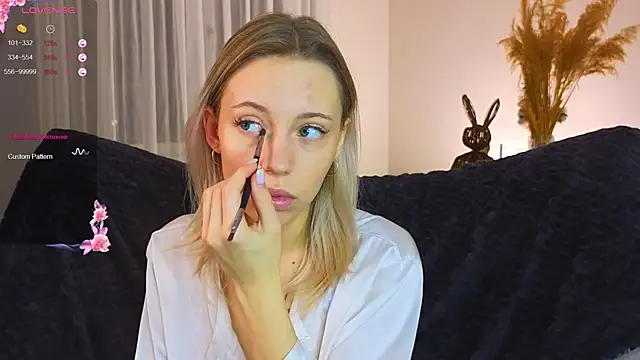 NyxaThorn online show from November 2025 02:38:02 PM