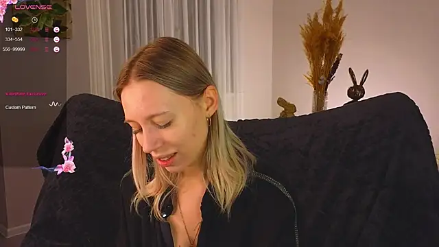 NyxaThorn online show from November 2025 02:39:02 PM