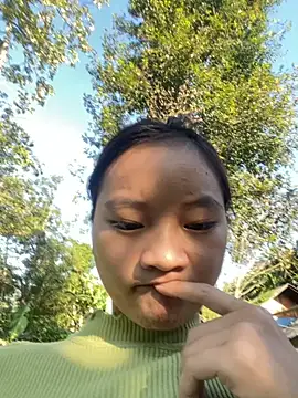 Snapshot of __Nhug__05 chatting on October 2025 12:31:02 AM   Nhug  05 online show from October 2025 12:31:02 AM