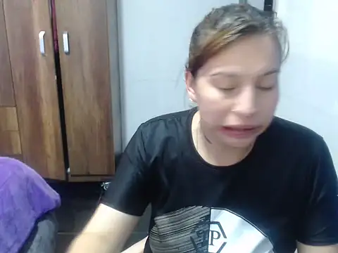 cloequeen15 online show from October 2025 05:25:02 PM