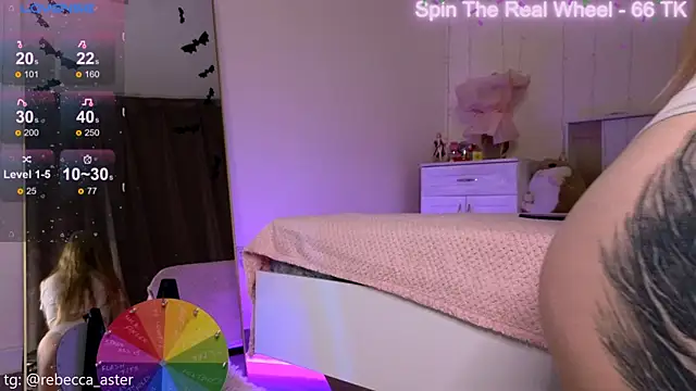 RebeccaAster online show from November 2025 03:33:01 PM